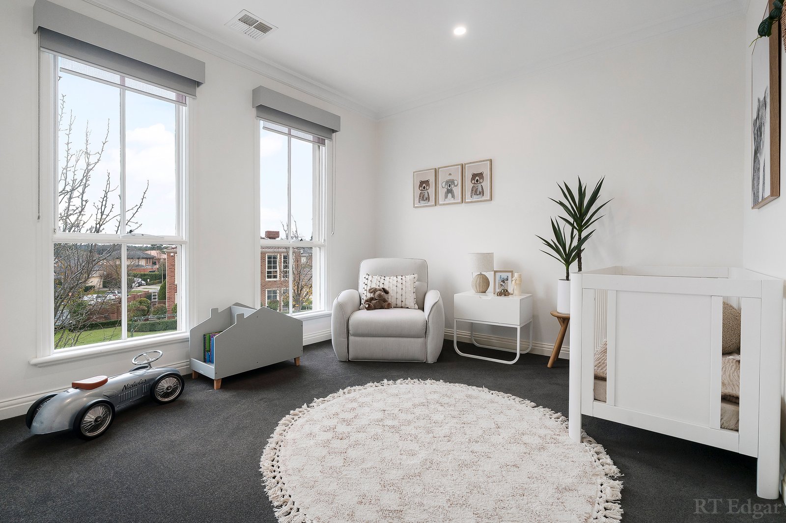 Real Estate and Property in 17 Lachlan Grange, Bulleen, VIC