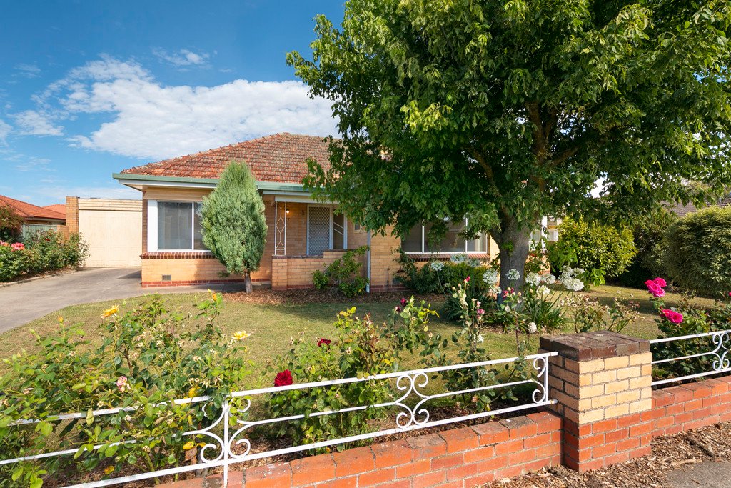 17 Lake Street WENDOUREE 1