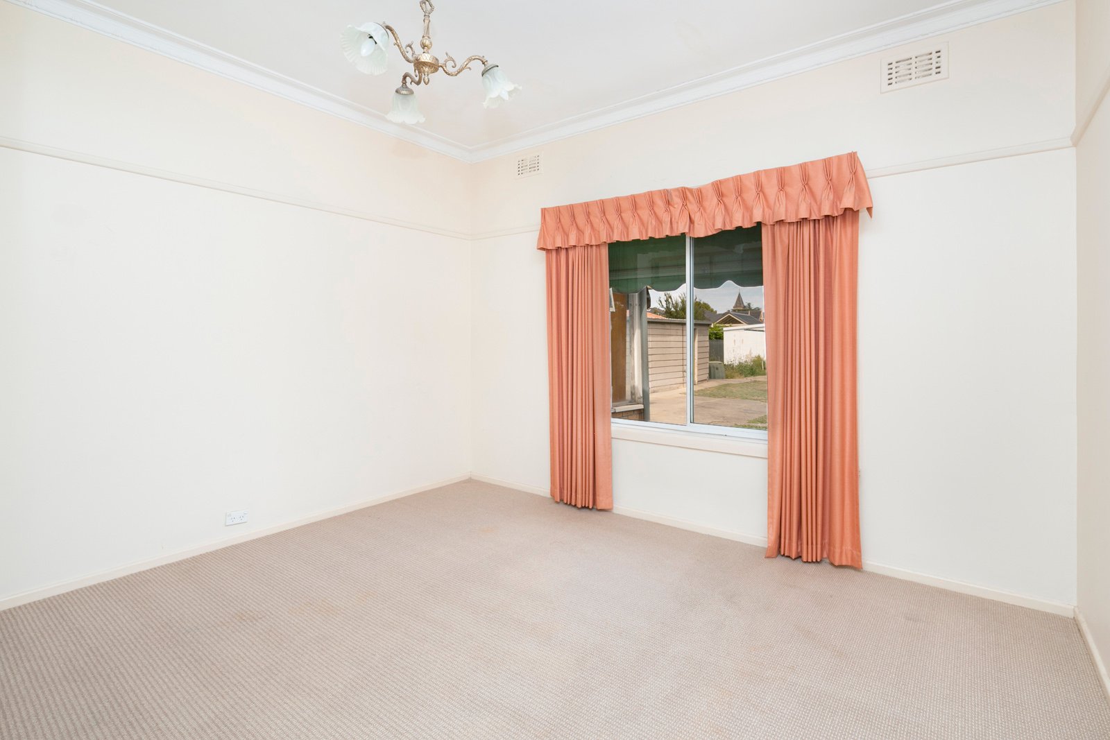 17 Lake Street WENDOUREE 5