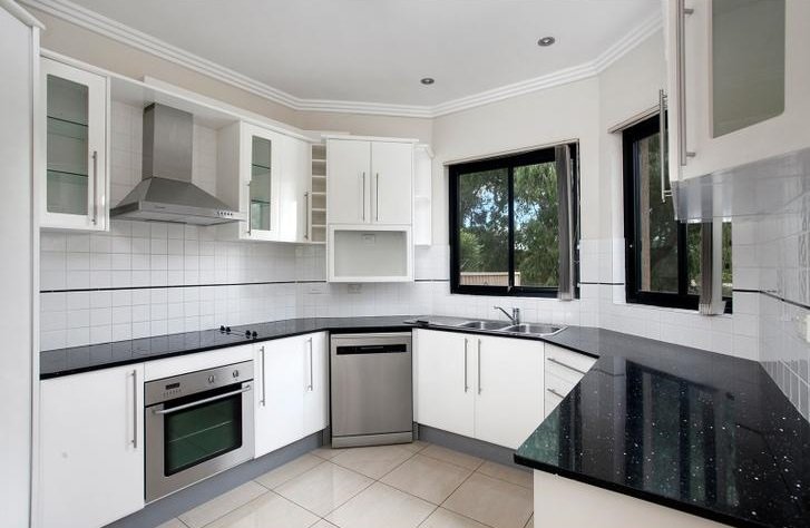 17 Lakeside Avenue MONTEREY 3