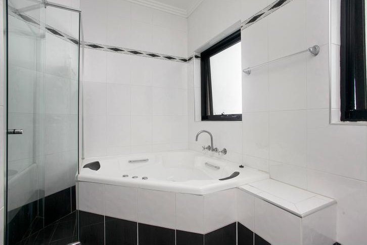 17 Lakeside Avenue MONTEREY 5