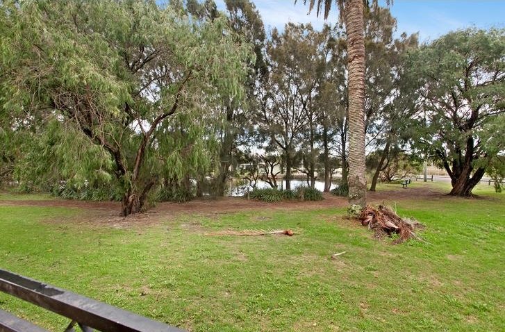 17 Lakeside Avenue MONTEREY 8