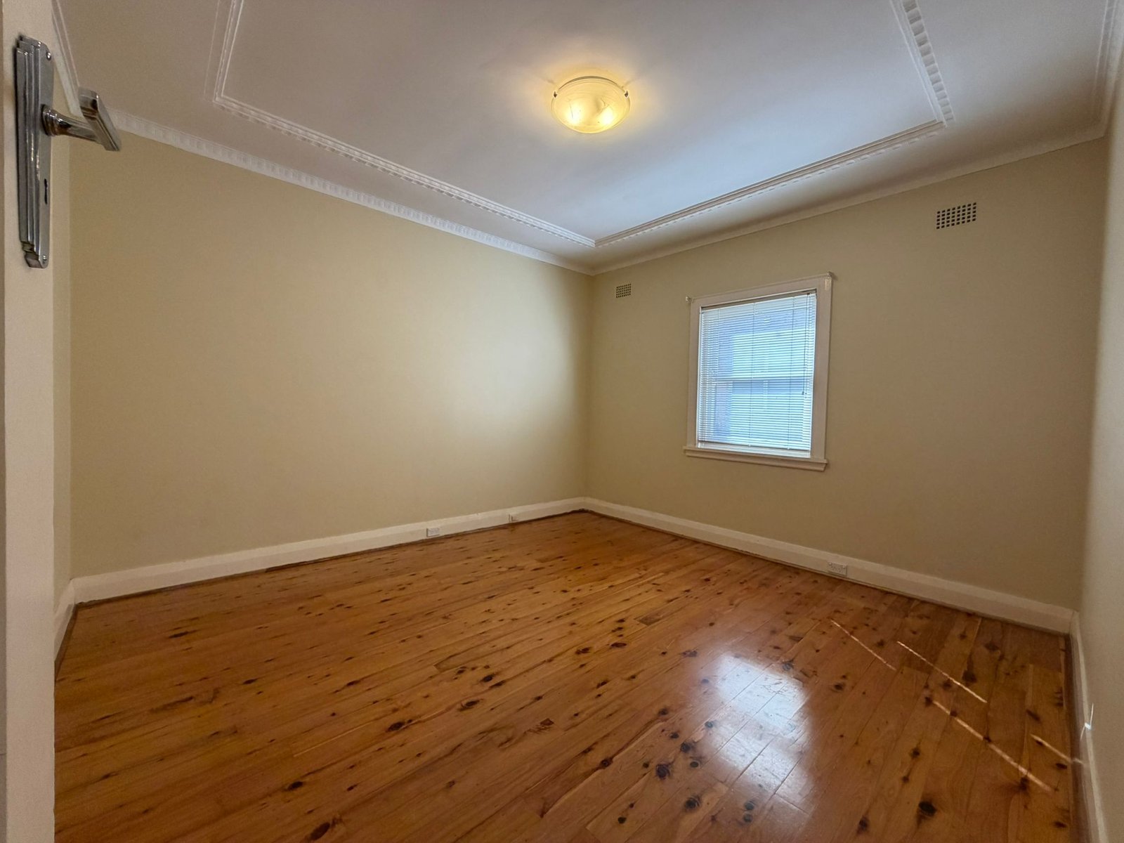 17 Lamrock Avenue RUSSELL LEA 4