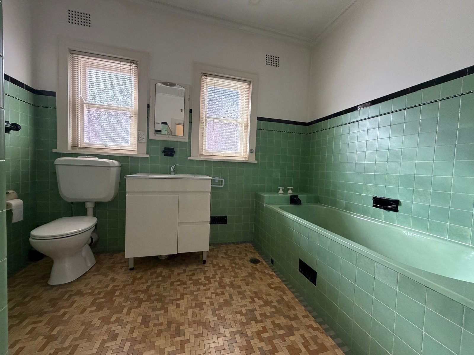 17 Lamrock Avenue RUSSELL LEA 8