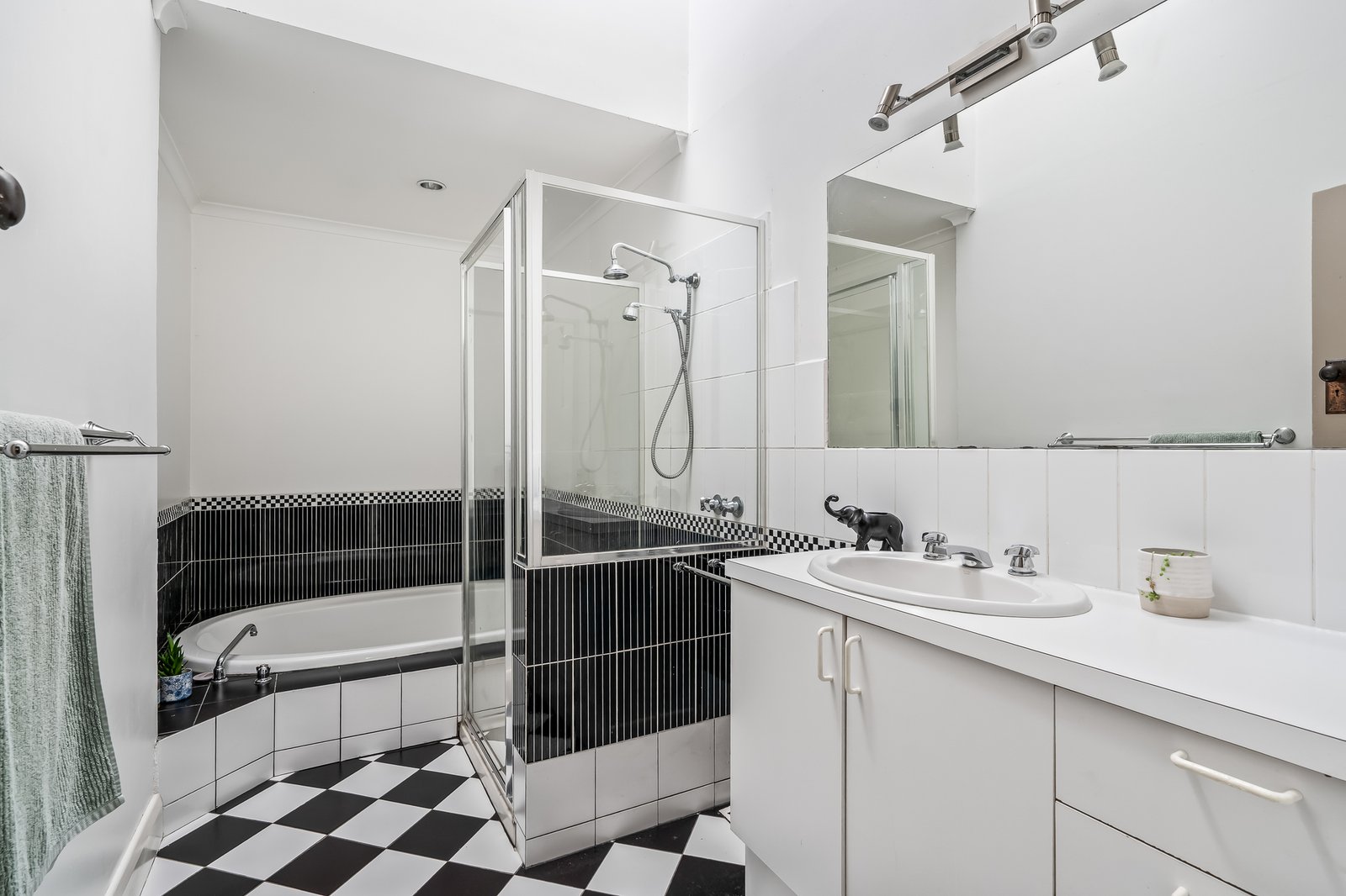 Real Estate and Property in 17 Latona Avenue, Preston, VIC