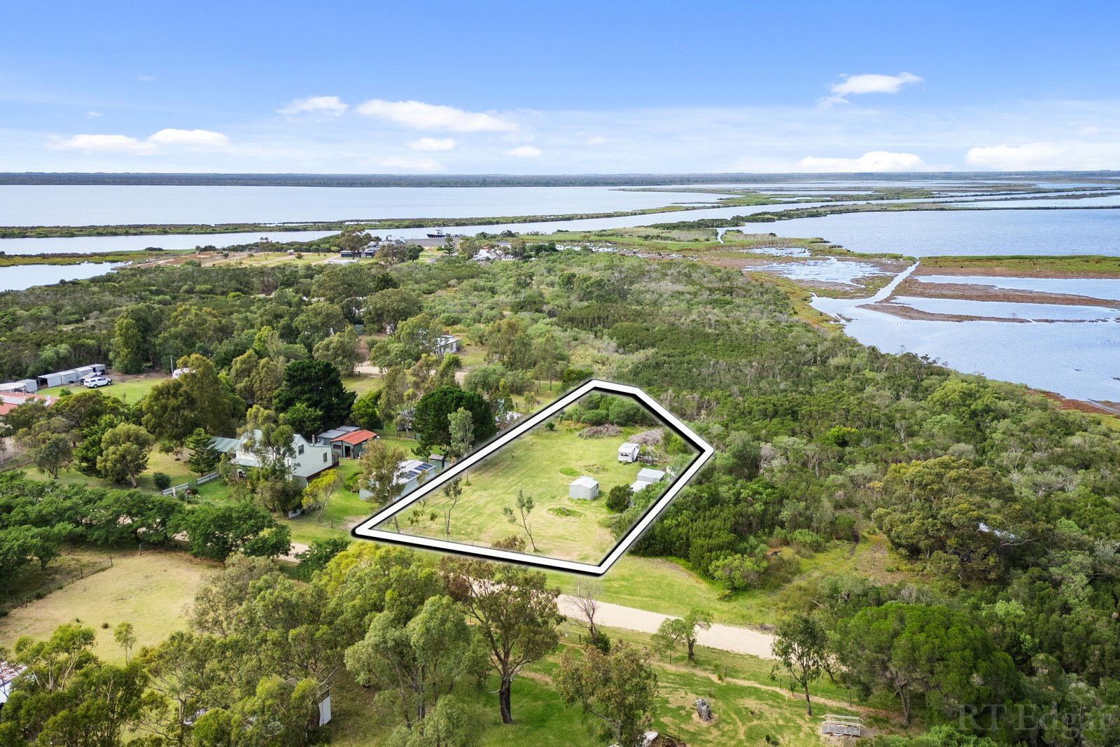 Real Estate and Property in 17 Le Grand Avenue, Hollands Landing, VIC