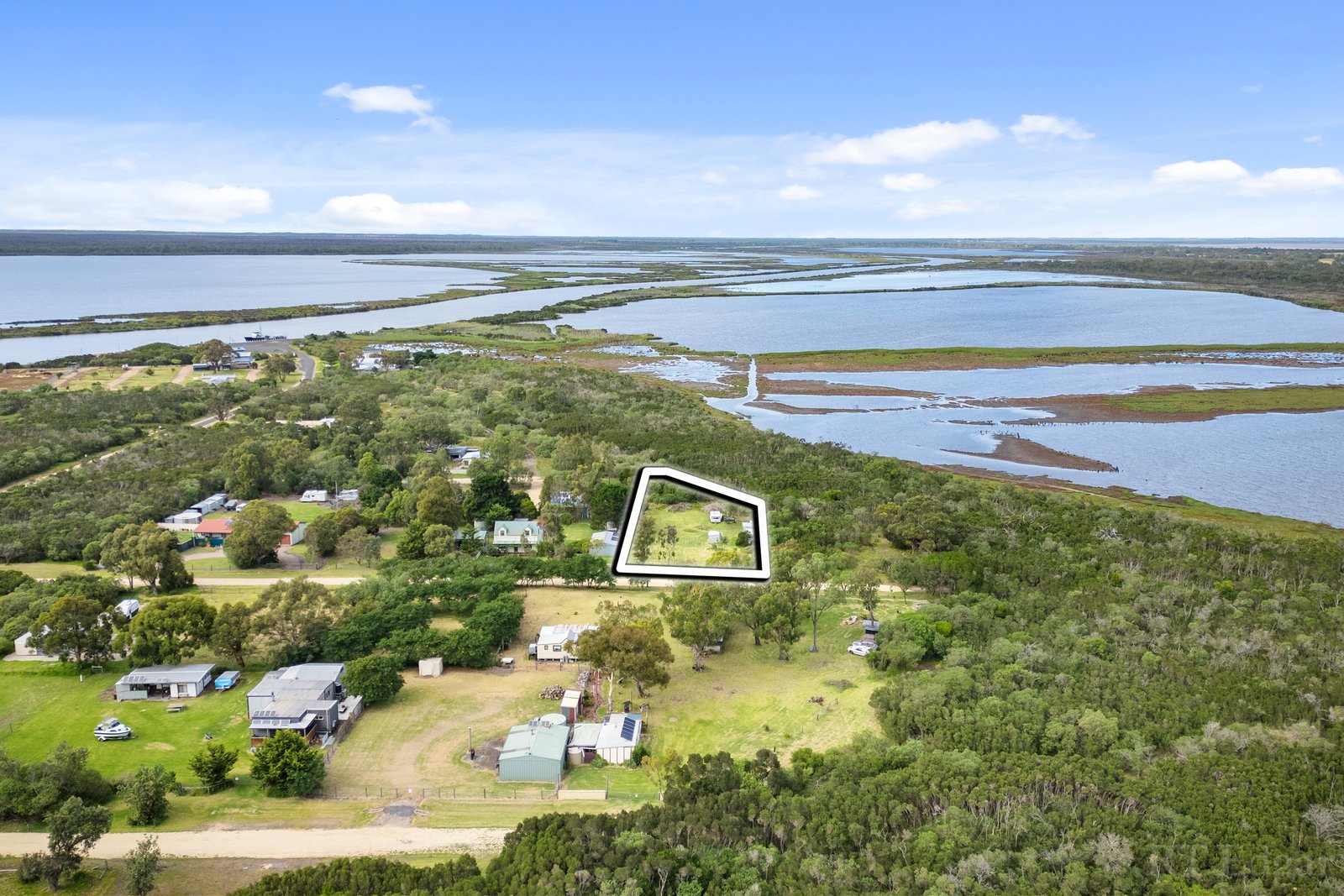 Real Estate and Property in 17 Le Grand Avenue, Hollands Landing, VIC