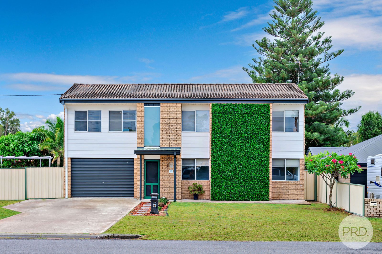 17 Lloyd George Grove TANILBA BAY 5