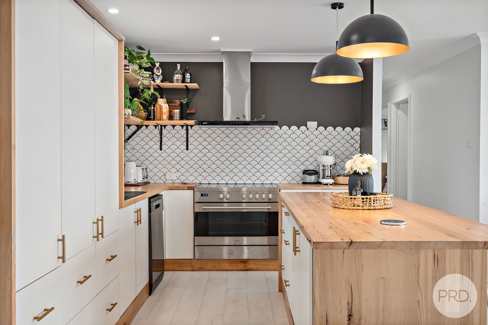 17 Lloyd George Grove TANILBA BAY 6