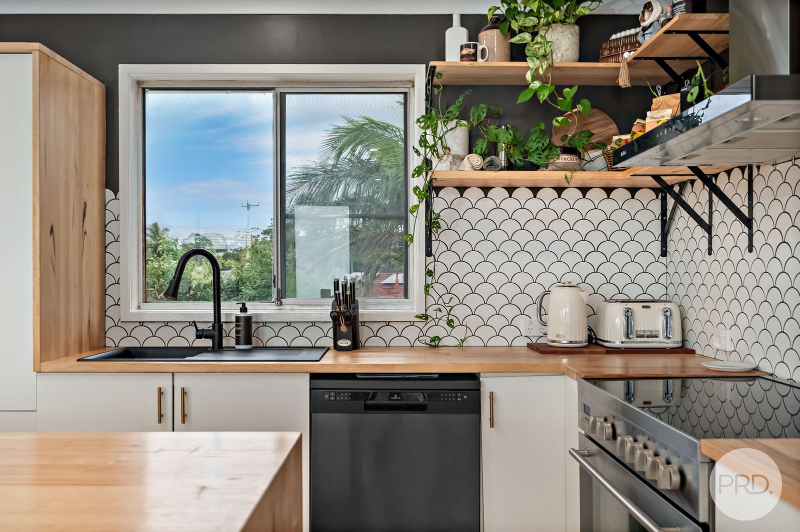 17 Lloyd George Grove TANILBA BAY 7