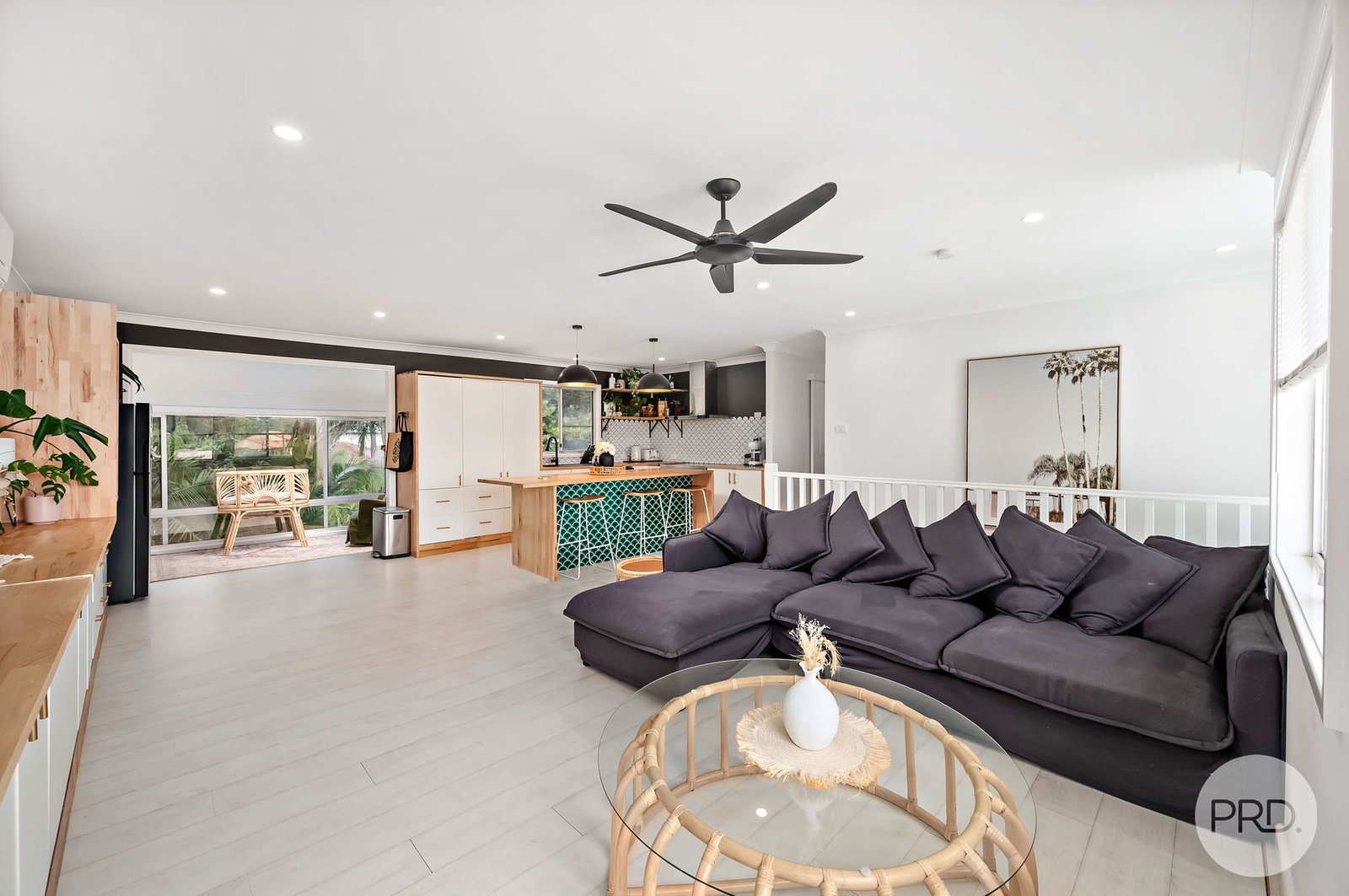 17 Lloyd George Grove TANILBA BAY 9