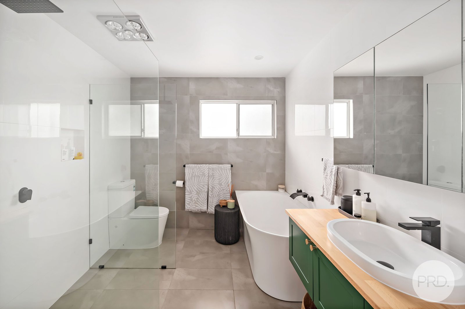 17 Lloyd George Grove TANILBA BAY 13