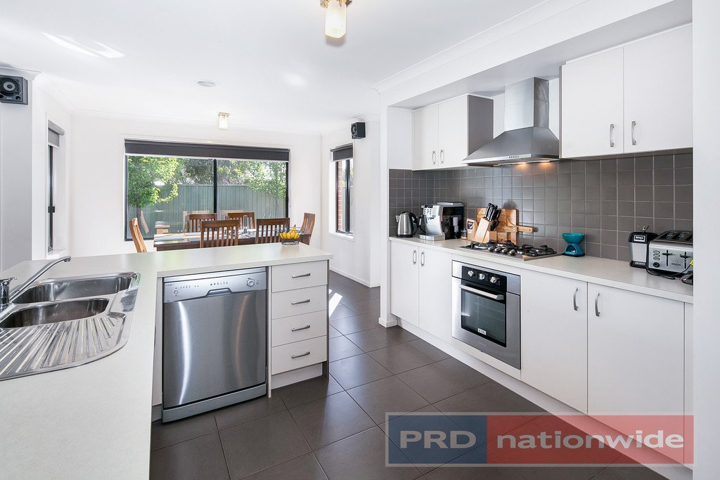 17 Lowry Crescent MINERS REST 7