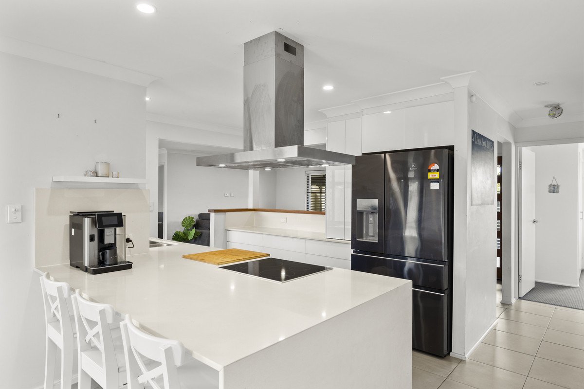 17 Mackay Place BURLEIGH WATERS 3
