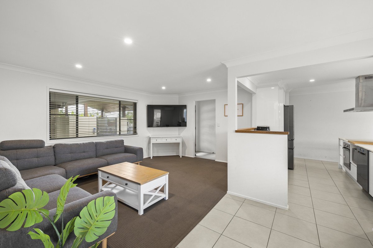 17 Mackay Place BURLEIGH WATERS 5