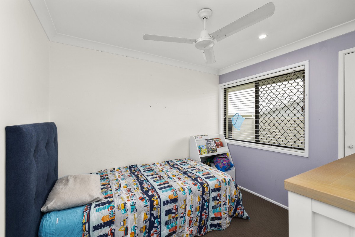 17 Mackay Place BURLEIGH WATERS 10