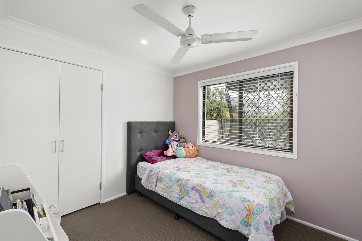 17 Mackay Place BURLEIGH WATERS 11