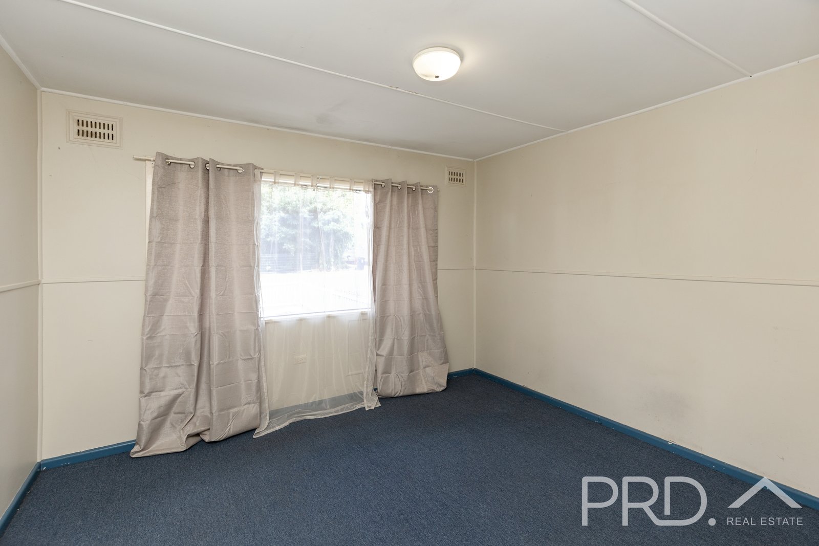 1/7 Macquarie Street TUMUT 4