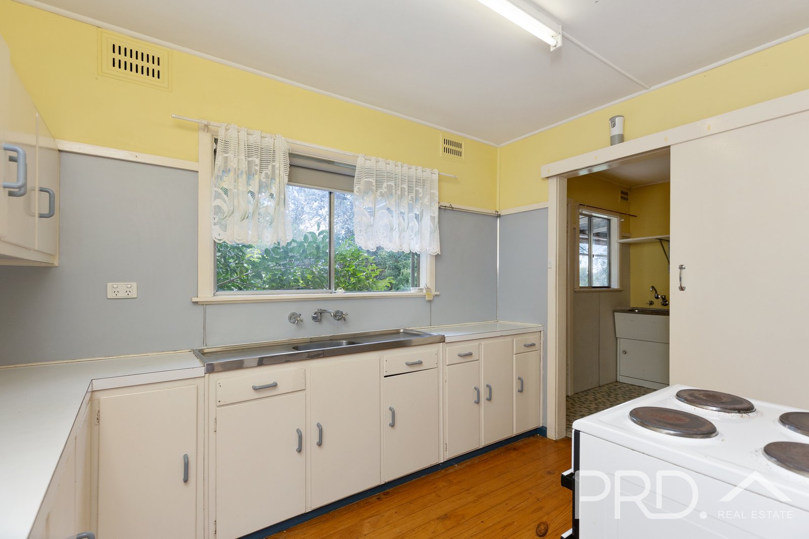 1/7 Macquarie Street TUMUT 6