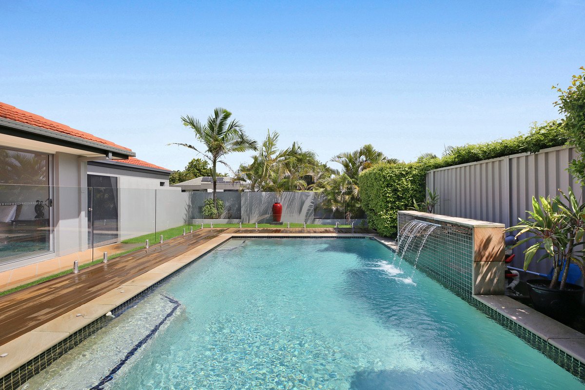 17 Manakin Avenue Burleigh Waters 6