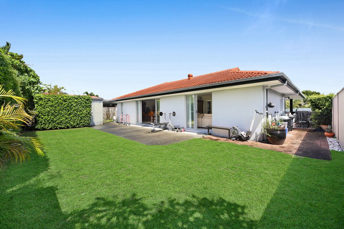 17 Manakin Avenue Burleigh Waters 15