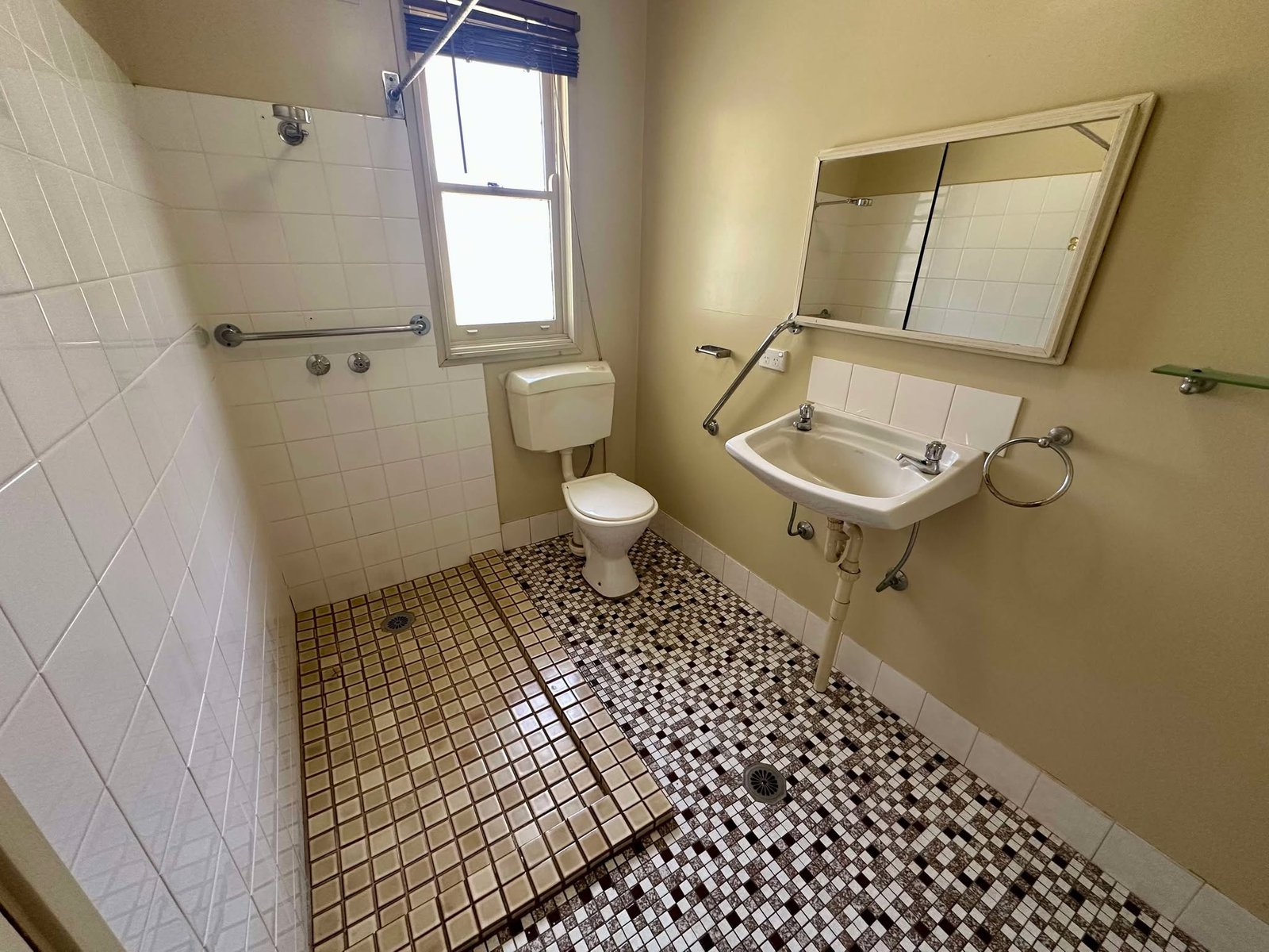 17 Mate St  TUMBARUMBA 8