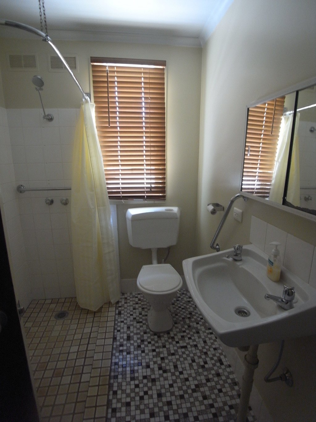 17 Mate St  TUMBARUMBA 3