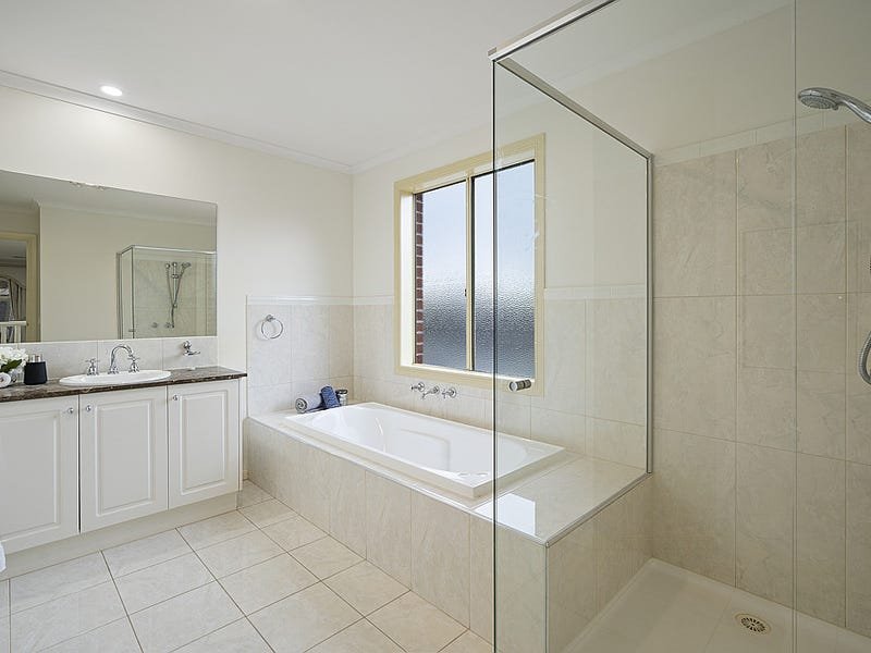 Real Estate and Property in 17 Matisse Drive, Templestowe, VIC