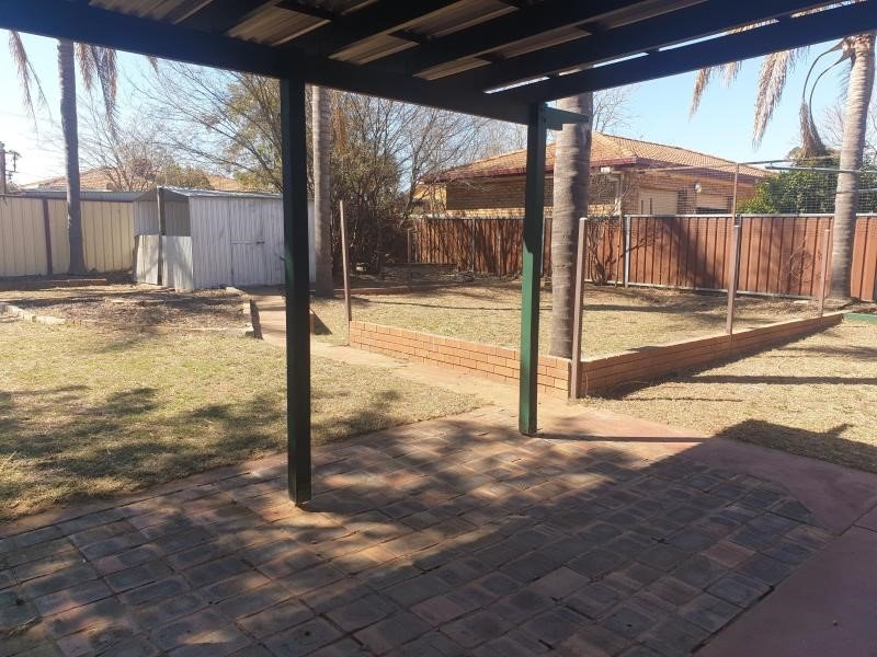 17 Maxwell Street TAMWORTH 4