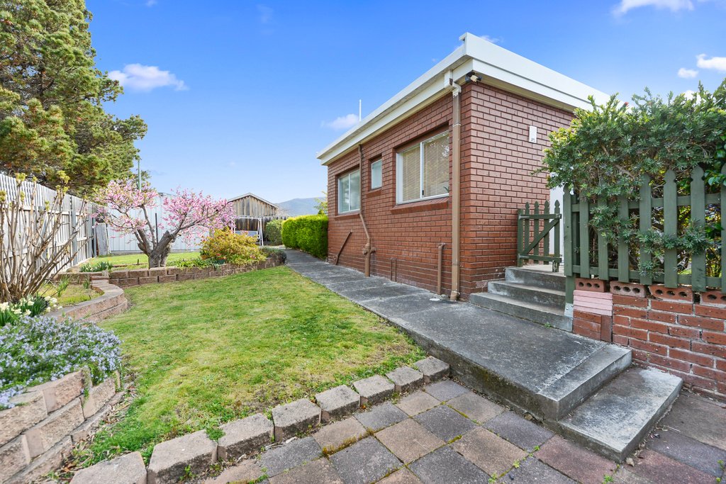 17 Mitcham Road CLAREMONT 17