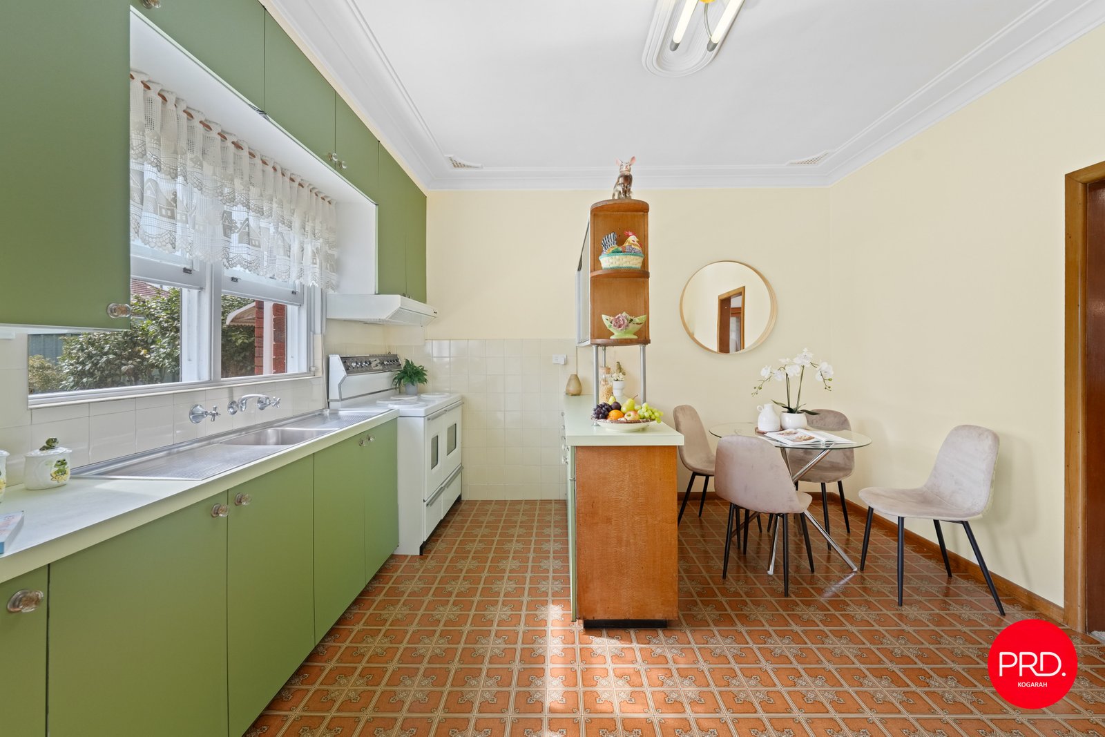 17 Moorefield Avenue KOGARAH 14