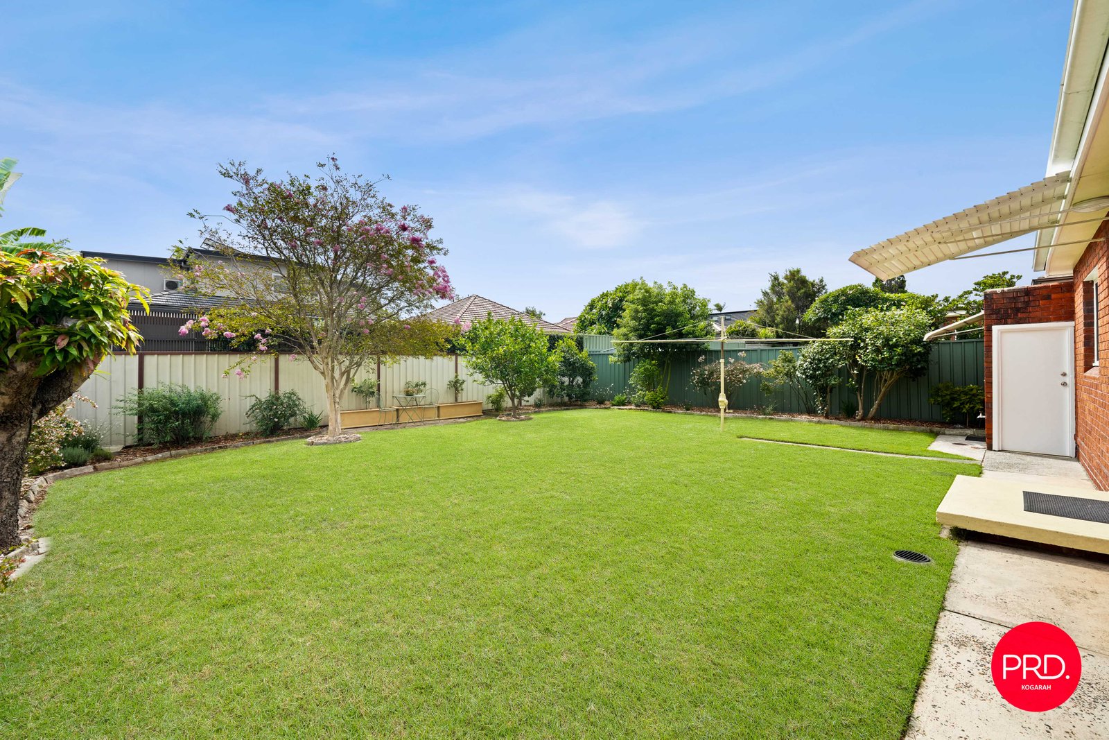 17 Moorefield Avenue KOGARAH 15