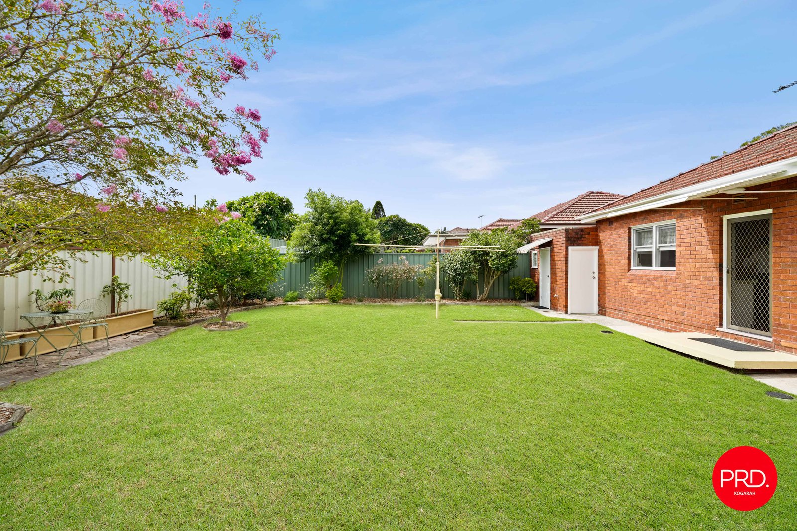 17 Moorefield Avenue KOGARAH 16