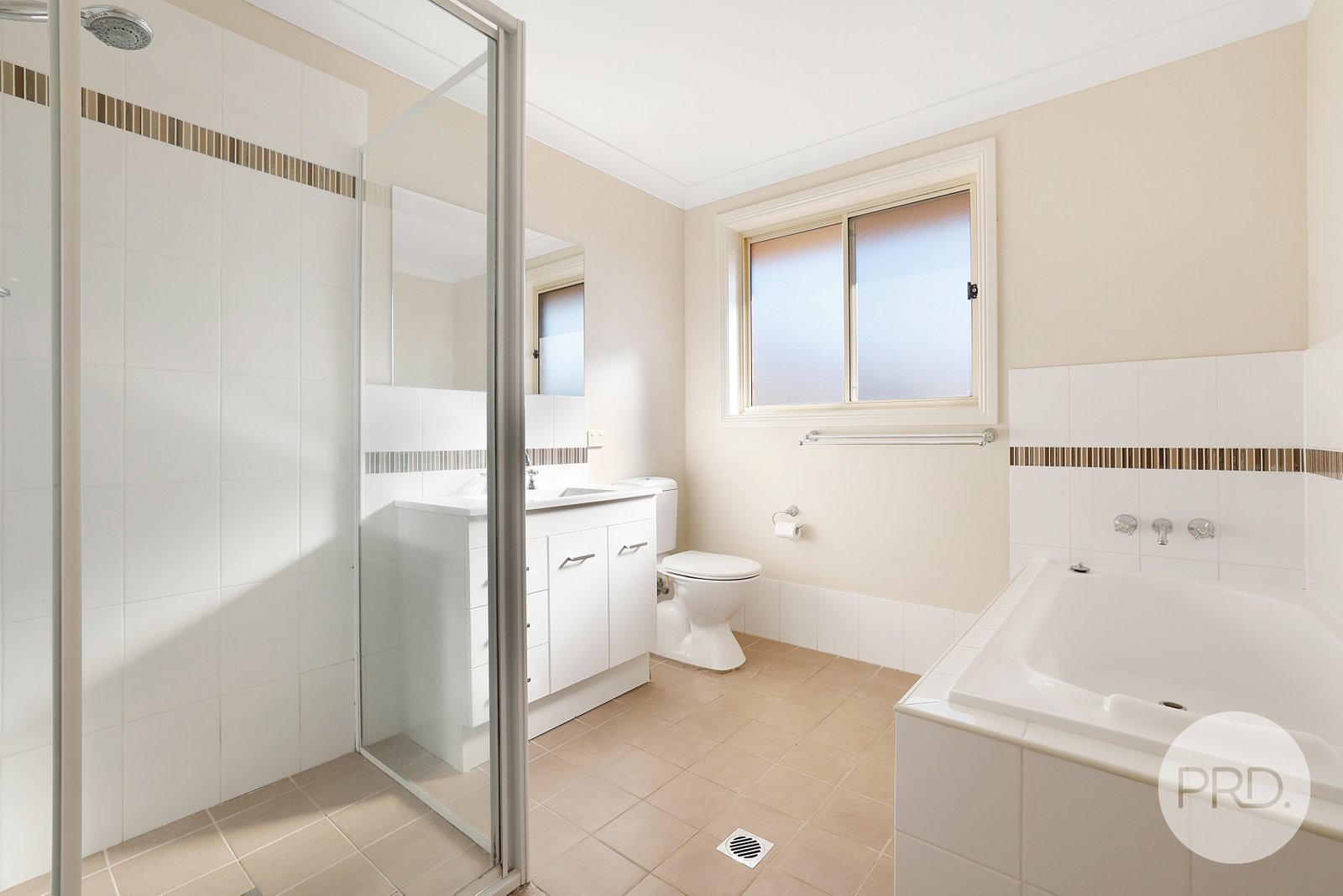 17 Mountain Gum Road TAMWORTH 10