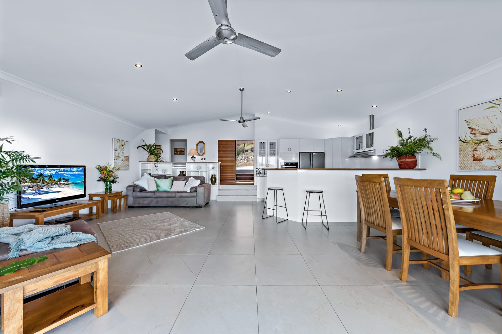 17 Nara Avenue AIRLIE BEACH 4