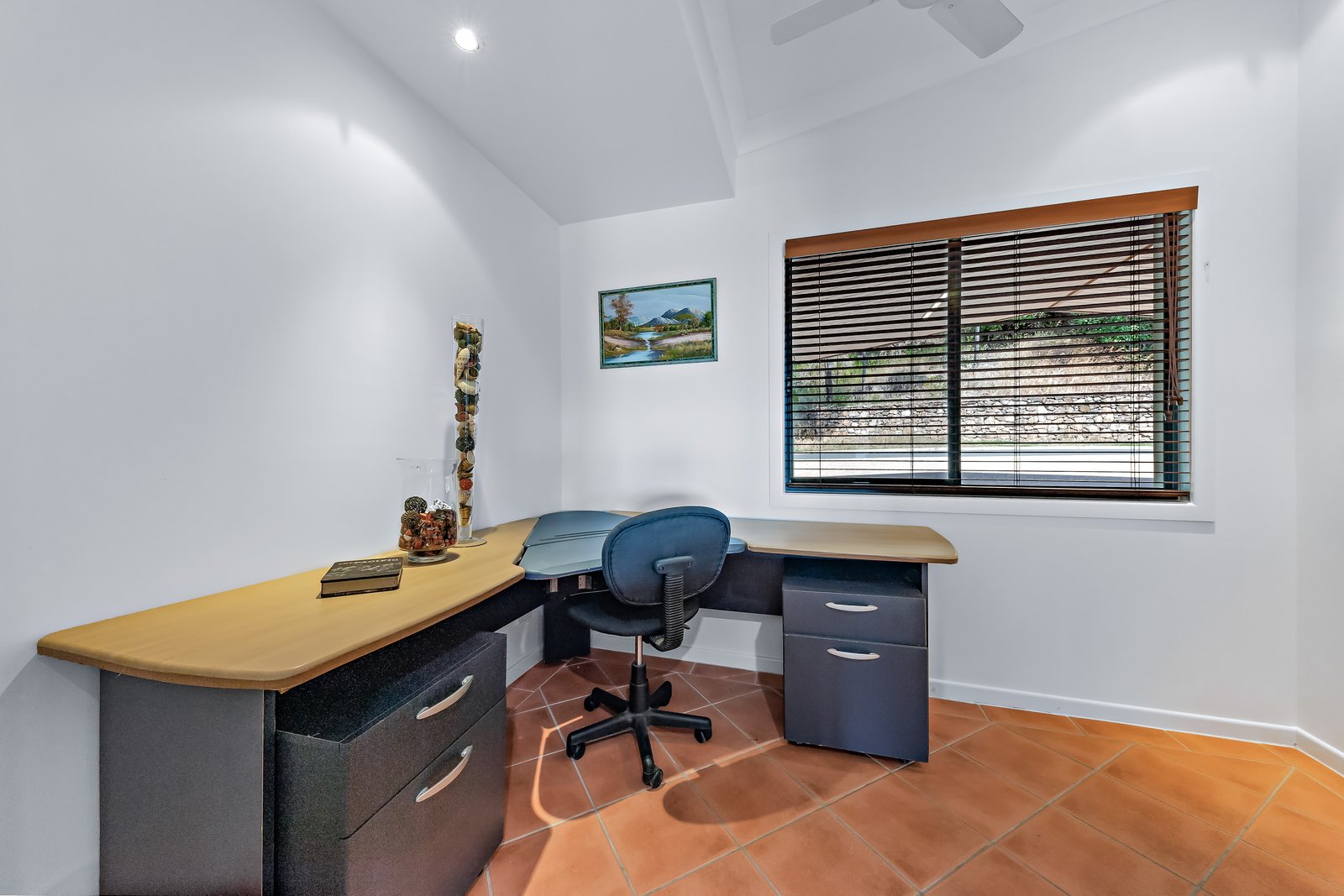 17 Nara Avenue AIRLIE BEACH 13