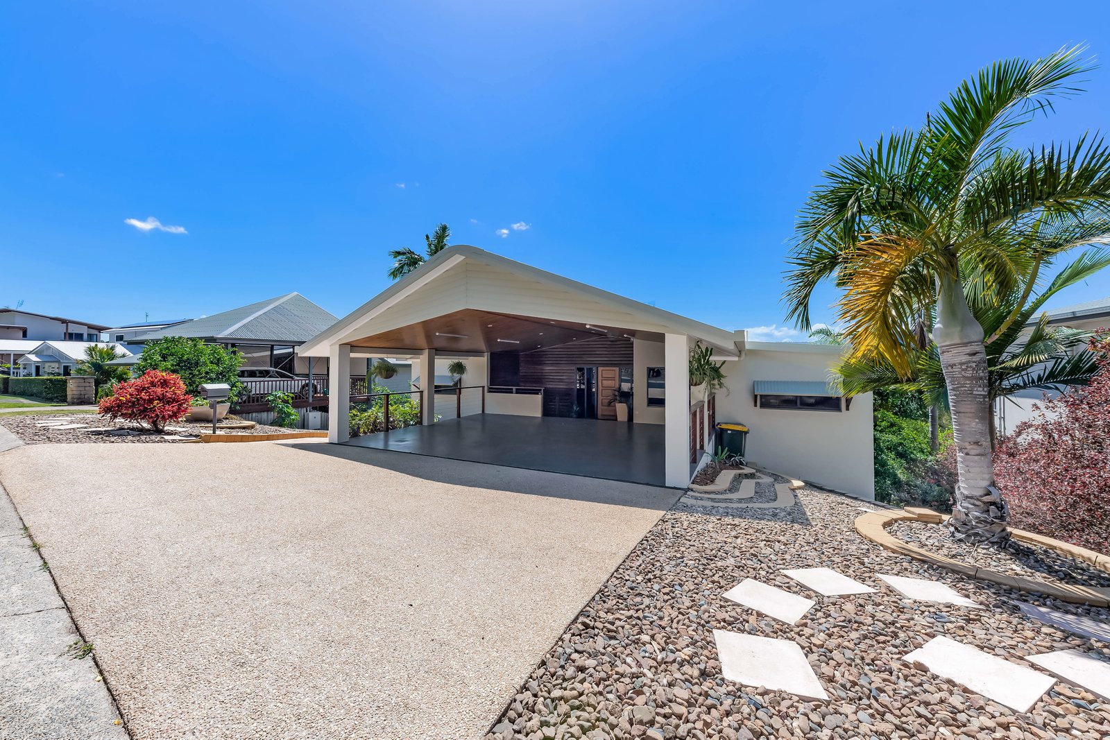 17 Nara Avenue AIRLIE BEACH 18