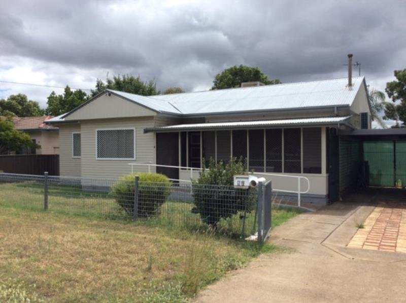 17 Oak Street TAMWORTH 1