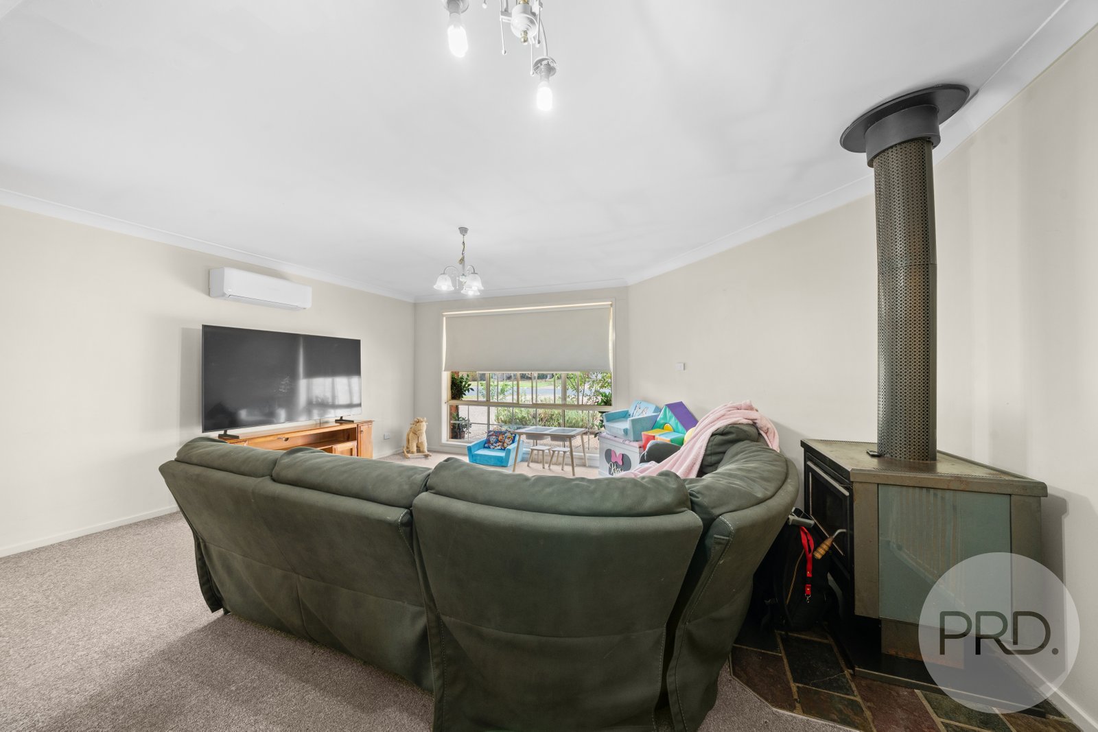 17 Oleander Crescent LAKE ALBERT 4