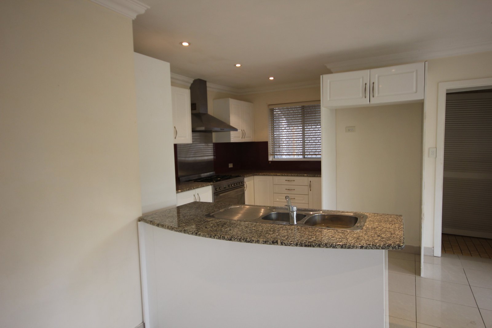 17 Omera Street,  CARLTON 3