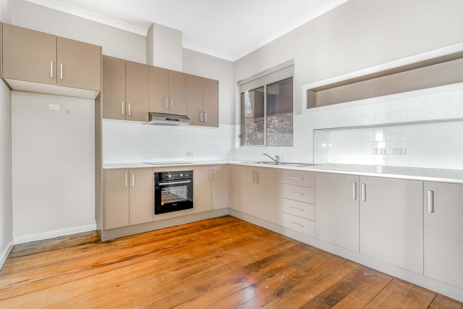 17 Ophir St  GOLDEN SQUARE 4