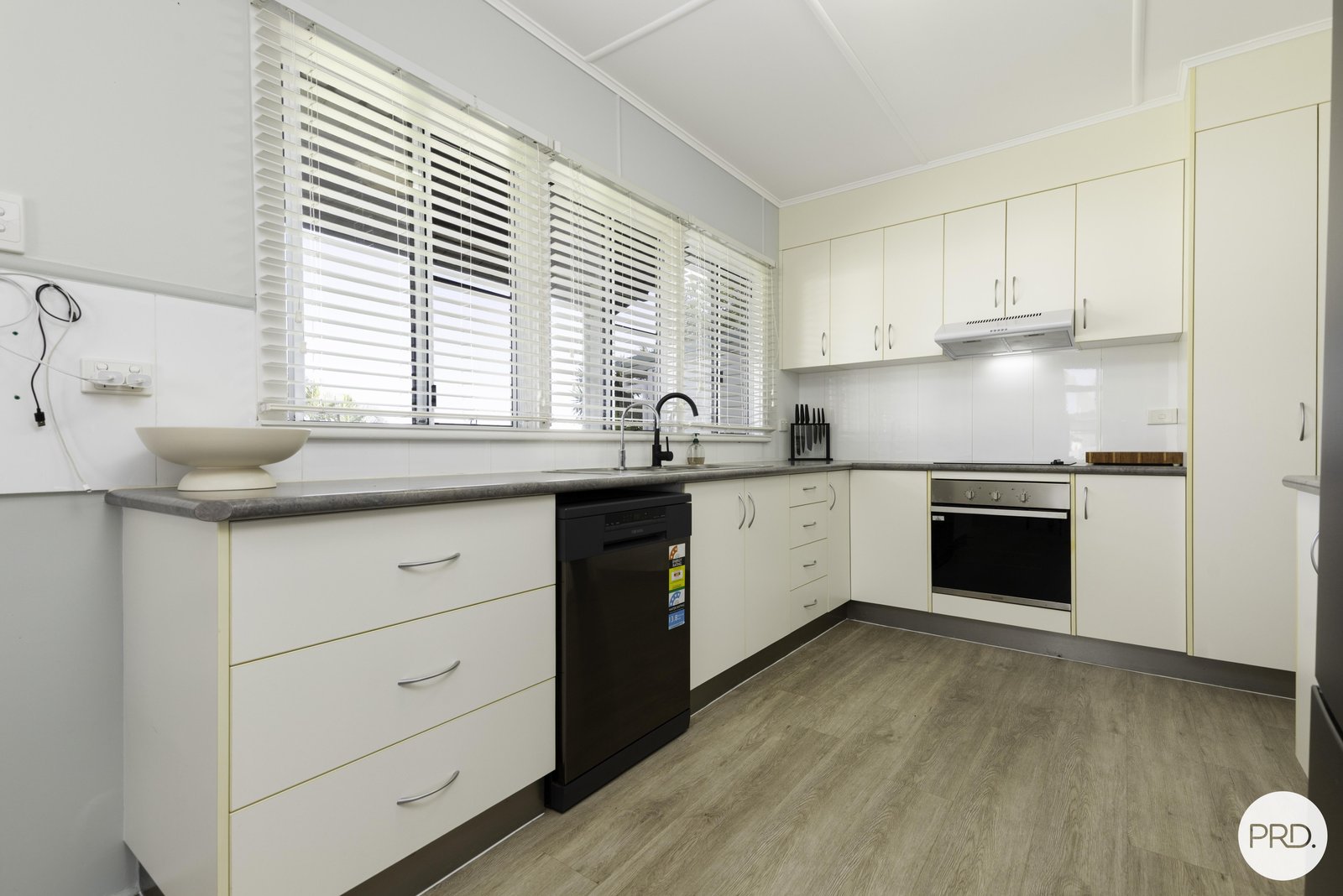 17 Peak Downs Highway OORALEA 5