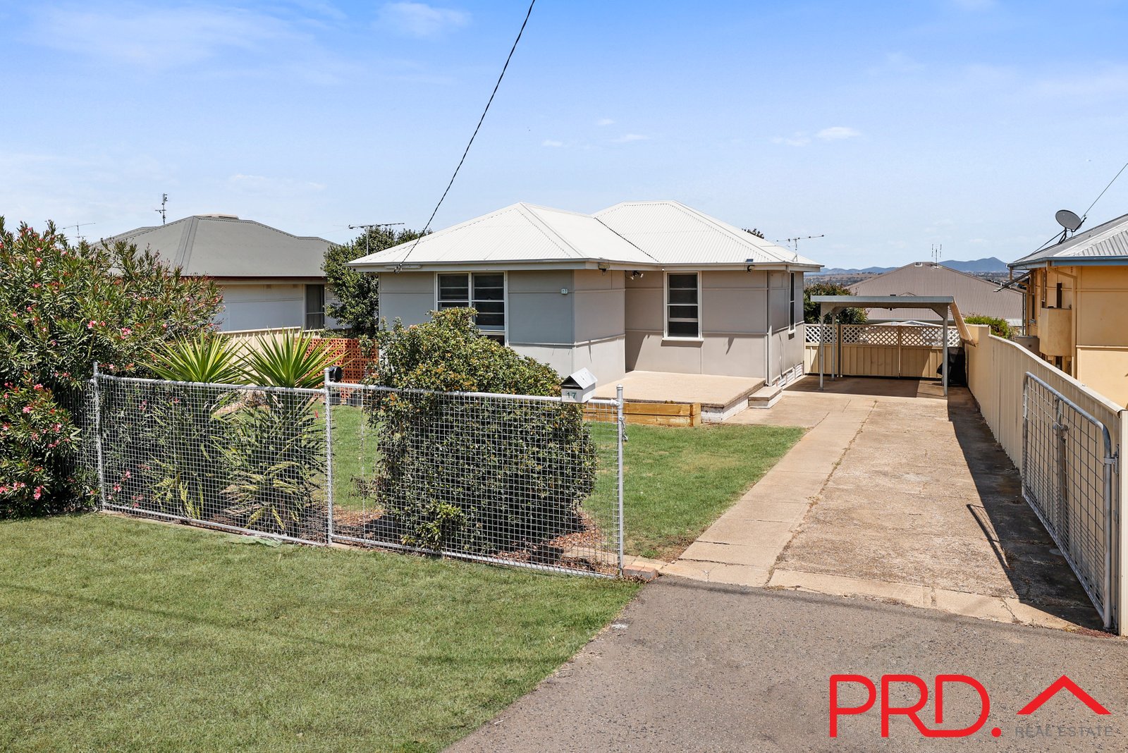 17 Peel Street TAMWORTH 2