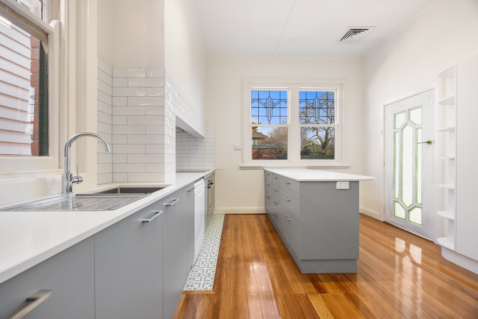Gallery: 17 Raglan Street North