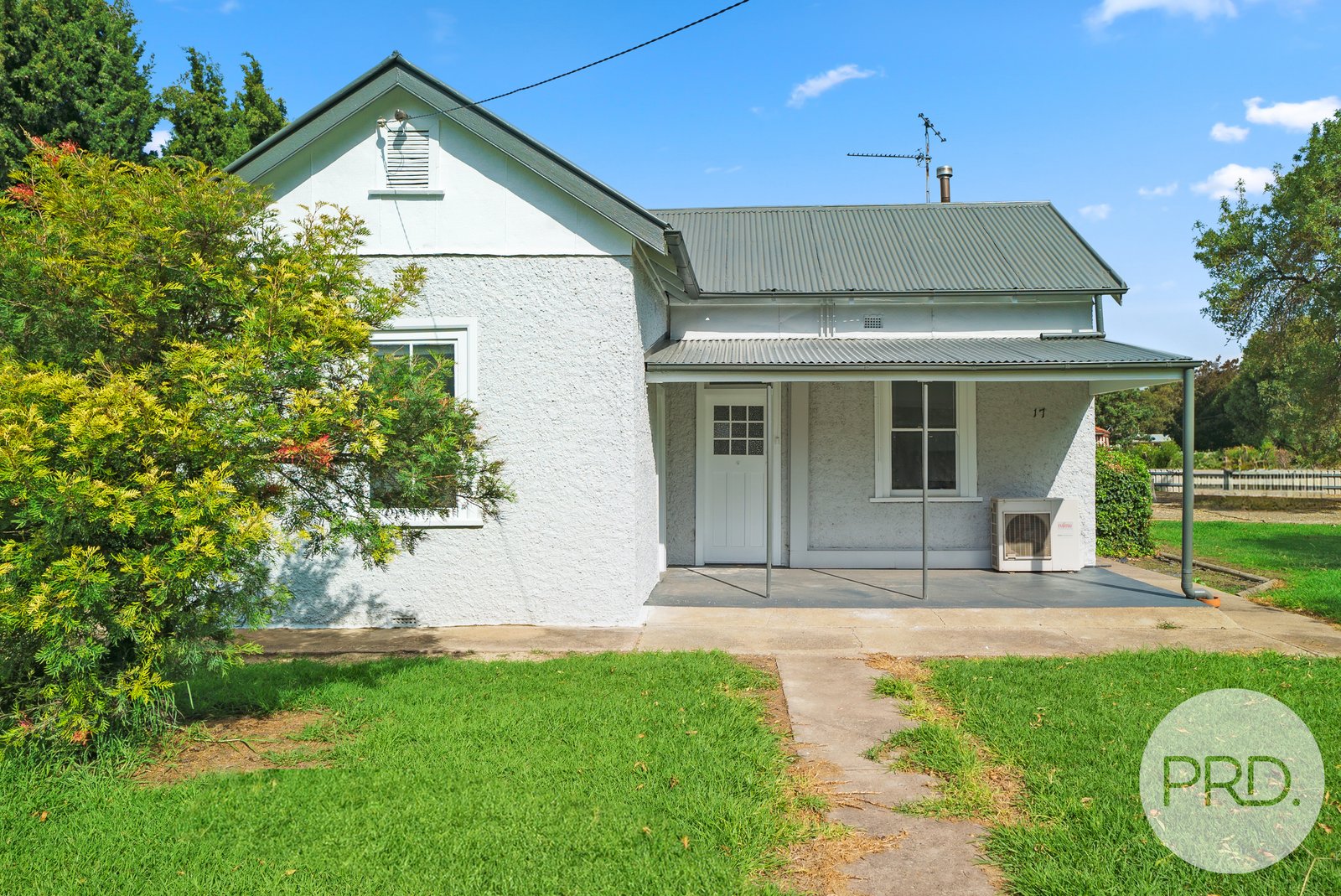 17 Railway Street THE ROCK 1