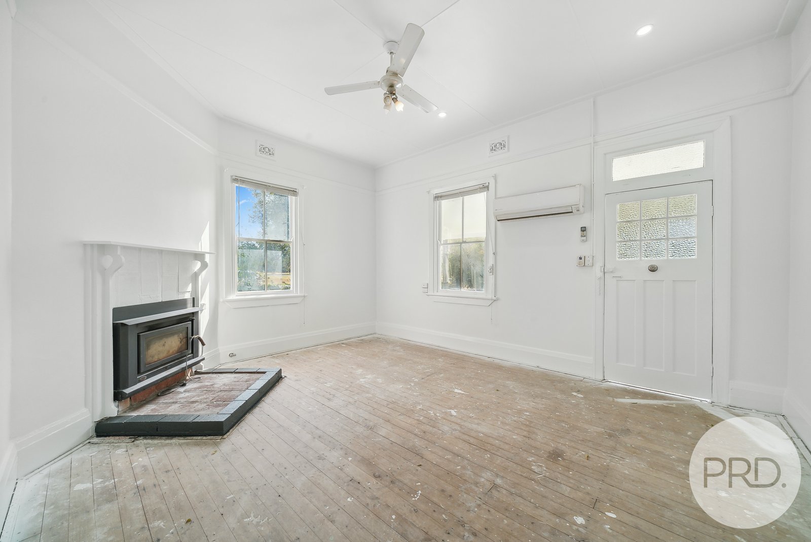 17 Railway Street THE ROCK 2