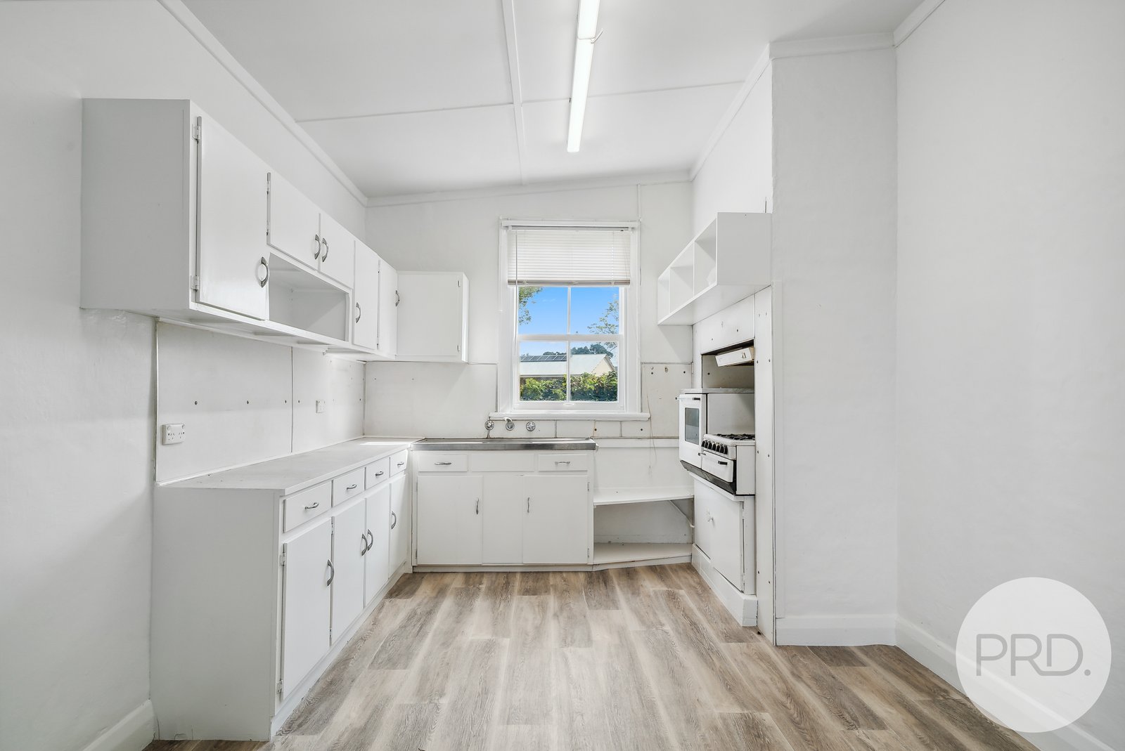 17 Railway Street THE ROCK 3