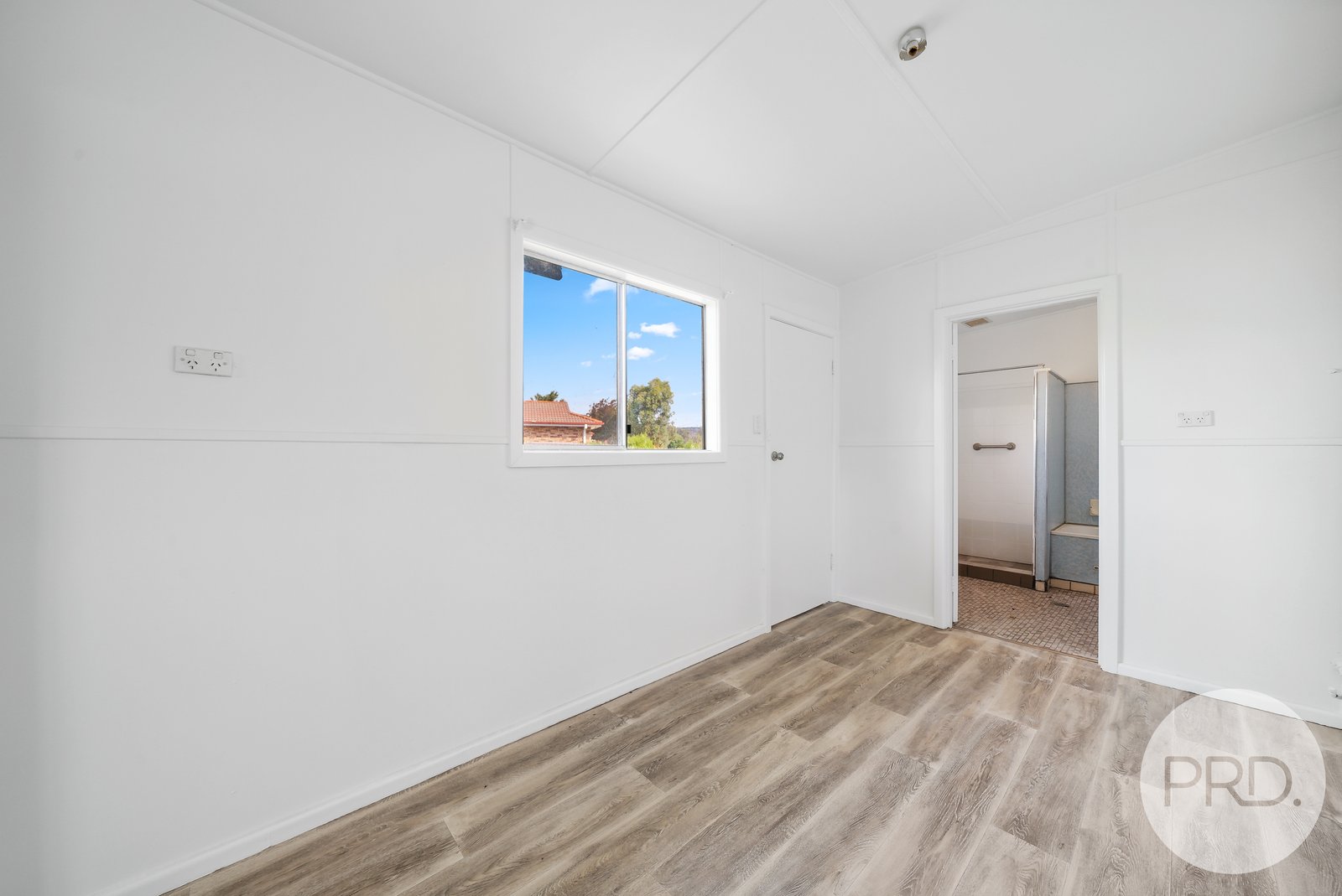 17 Railway Street THE ROCK 4