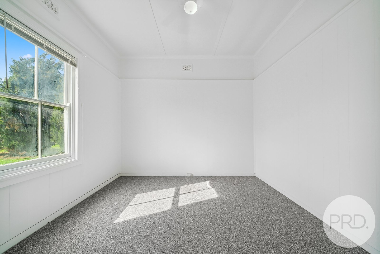 17 Railway Street THE ROCK 5