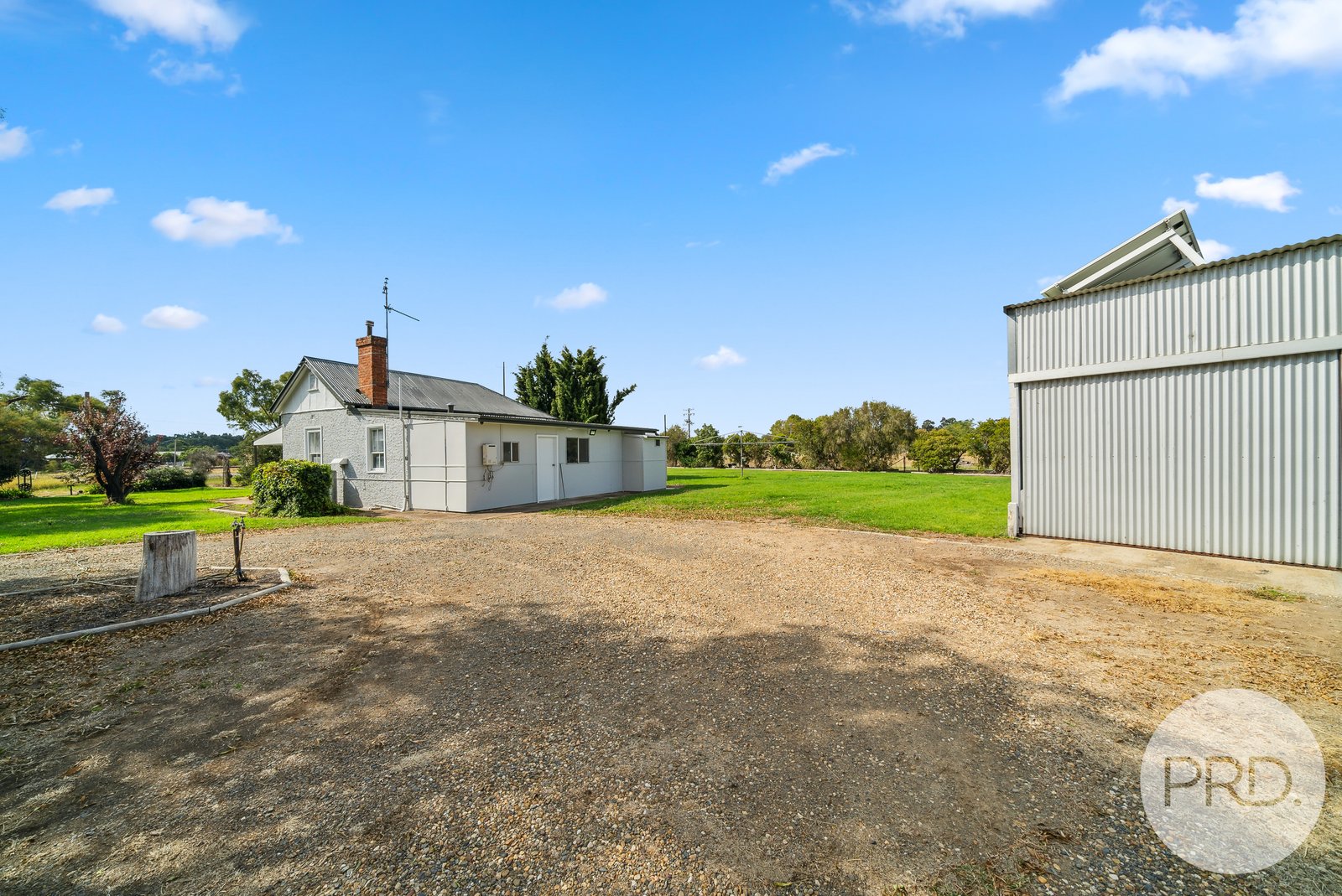 17 Railway Street THE ROCK 9